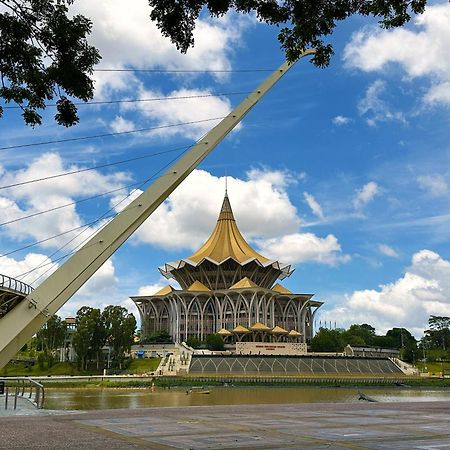 Sheraton Kuching Hotel Экстерьер фото