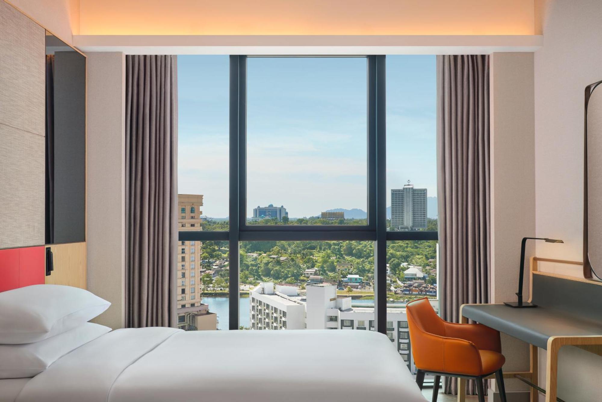 Sheraton Kuching Hotel Экстерьер фото