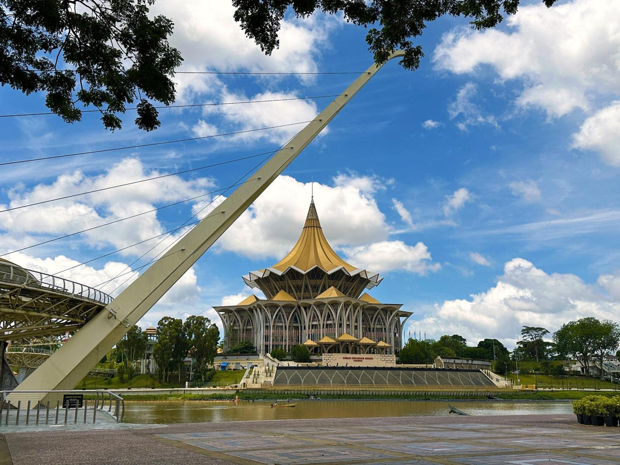 Sheraton Kuching Hotel Экстерьер фото